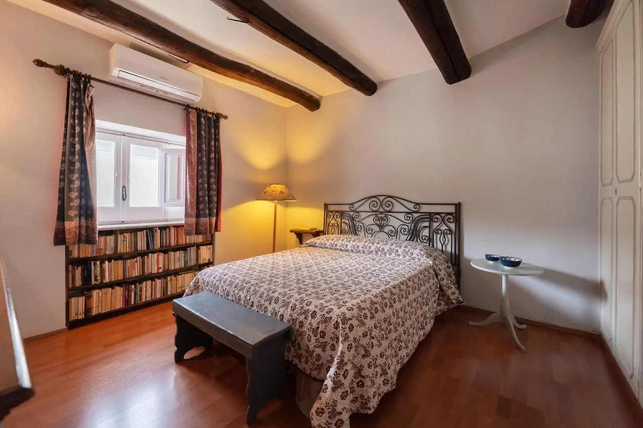 Un Posto Al Centro Apartment Naples Italy